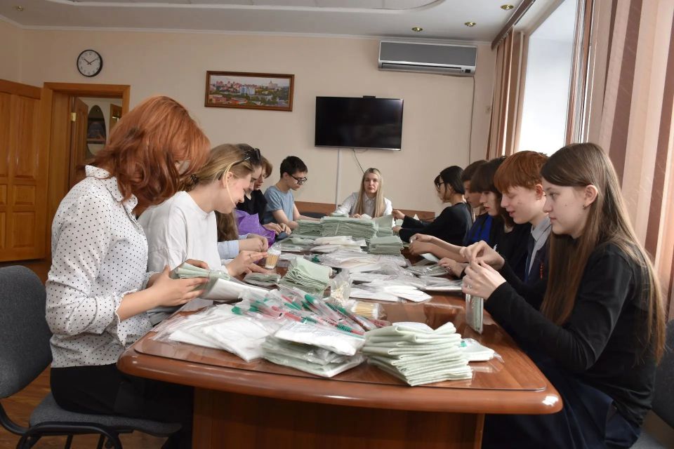 Сегодня ученики школы № 29 проявили настоящую гражданскую активность и патриотизм, приняв участие в формировании комплектов сухого армейского душа Сегодня ученики школы № 29 проявили настоящую гражданскую активность и патриотизм, приняв участие в формировании комплектов сухого армейского душа