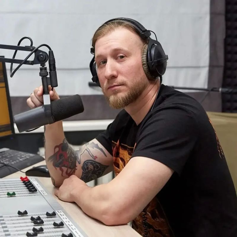 Дмитрий Демешин: Сегодня – День радио. Праздник, который объединяет всех, кто создаёт и сохраняет единое информационное пространство нашего региона Дмитрий Демешин: Сегодня – День радио. Праздник, который объединяет всех, кто создаёт и сохраняет единое информационное пространство нашего региона