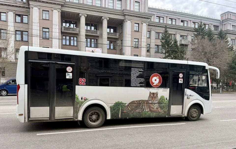 К 9 Мая автобусы выходят на маршруты в праздничном оформлении К 9 Мая автобусы выходят на маршруты в праздничном оформлении