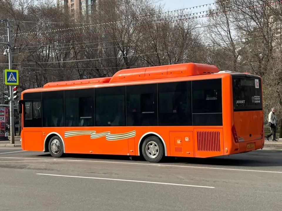 К 9 Мая автобусы выходят на маршруты в праздничном оформлении К 9 Мая автобусы выходят на маршруты в праздничном оформлении