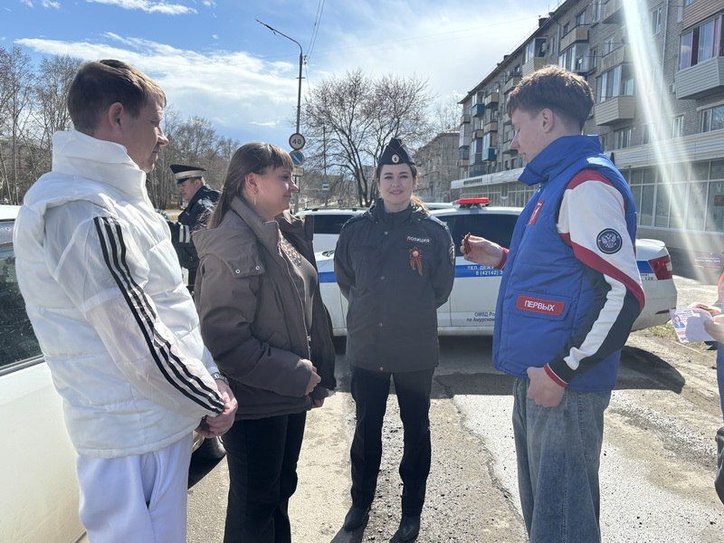 В Амурске сотрудники Госавтоинспекции присоединились к акции «Георгиевская ленточка» В Амурске сотрудники Госавтоинспекции присоединились к акции «Георгиевская ленточка»