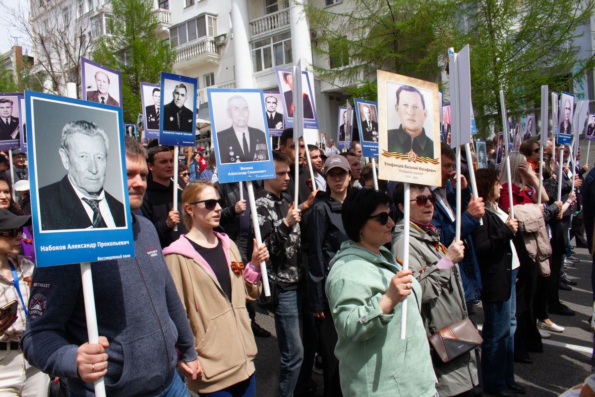«Бессмертный полк» в лицах: как прошло офлайншествие в Хабаровске