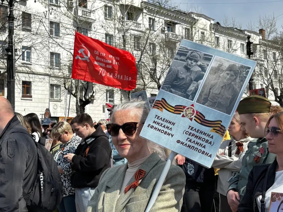 «Бессмертный полк» в Хабаровске объединил тысячи хабаровчан «Бессмертный полк» в Хабаровске объединил тысячи хабаровчан
