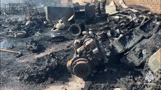 Пожар на складе запчастей в Уссурийске ликвидирован