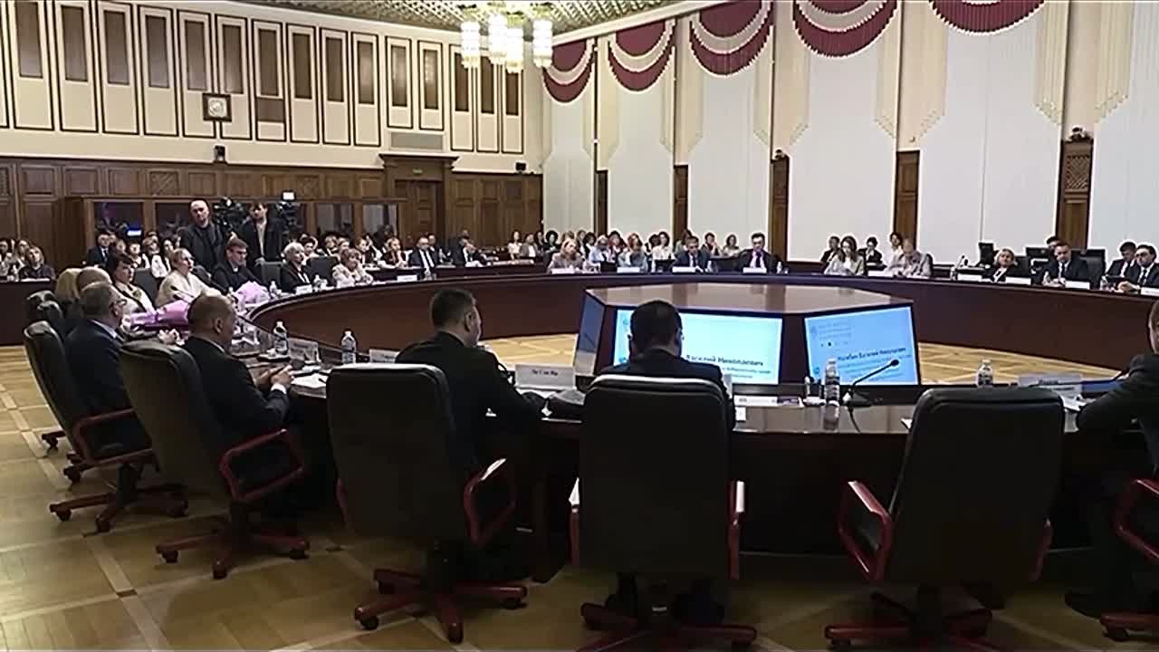 В качестве председателя Ассоциации «Совет муниципальных образований Хабаровского края» принял участие в IV региональном форуме местного самоуправления