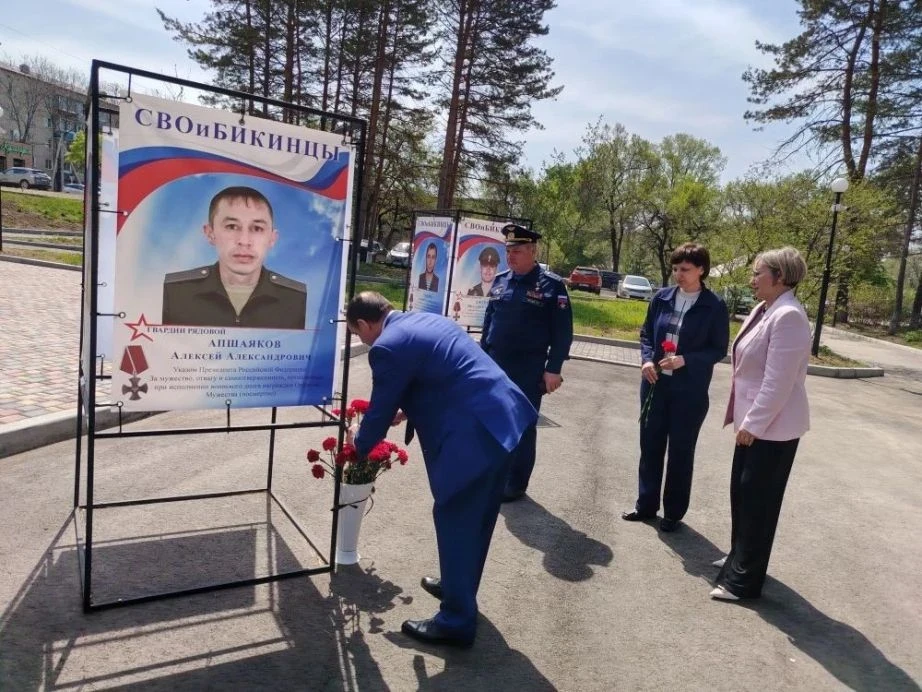 Герои России в Хабаровском крае: в регионе проводятся встречи с людьми, чьи подвиги навсегда вписаны в историю Отечества Герои России в Хабаровском крае: в регионе проводятся встречи с людьми, чьи подвиги навсегда вписаны в историю Отечества