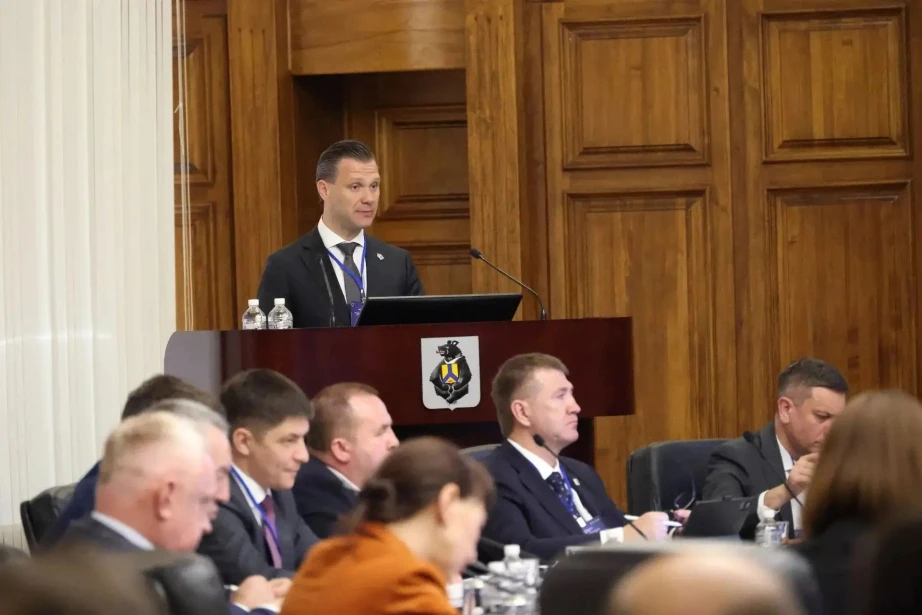 Губернатор Дмитрий Демешин открыл стратсессию, посвященную разработке программы научно-технологического развития Хабаровского края и ставшей итогом двухдневного форума «Хабаровский край – научно-технологический форпост:... Губернатор Дмитрий Демешин открыл стратсессию, посвященную разработке программы научно-технологического развития Хабаровского края и ставшей итогом двухдневного форума «Хабаровский край – научно-технологический форпост:...