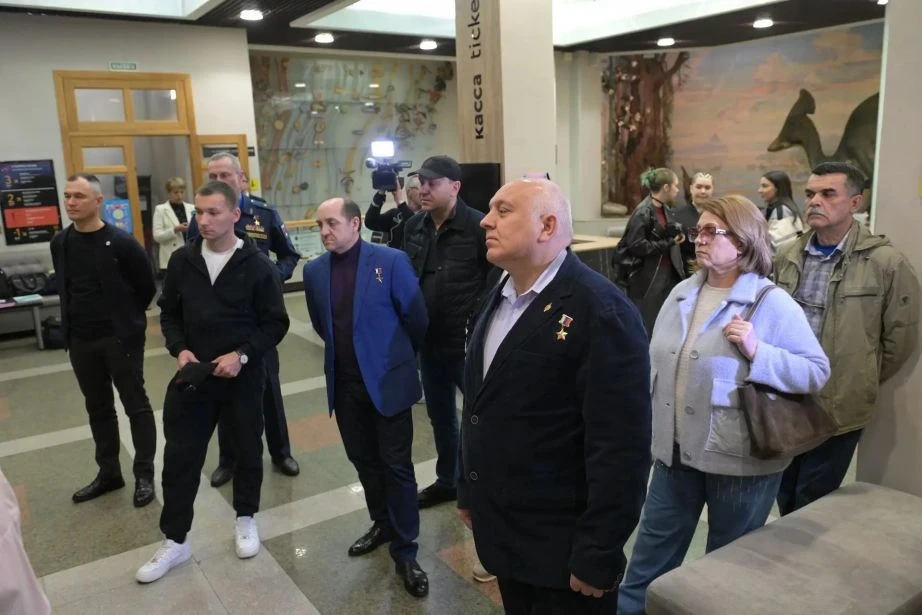 Герои России в Хабаровском крае: в регионе проводятся встречи с людьми, чьи подвиги навсегда вписаны в историю Отечества Герои России в Хабаровском крае: в регионе проводятся встречи с людьми, чьи подвиги навсегда вписаны в историю Отечества