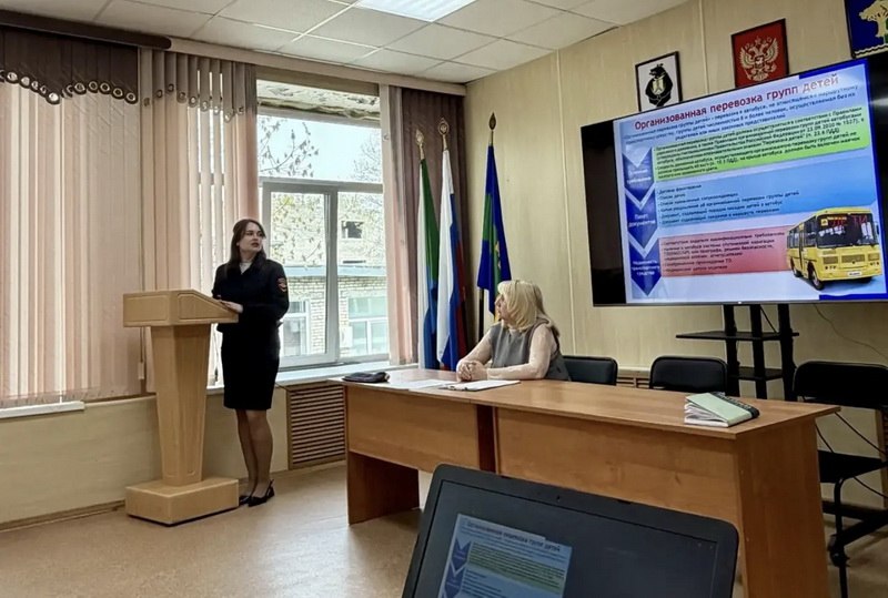 Сотрудники Госавтоинспекции Амурского района приняли участие в совещании по организации летнего отдыха детей