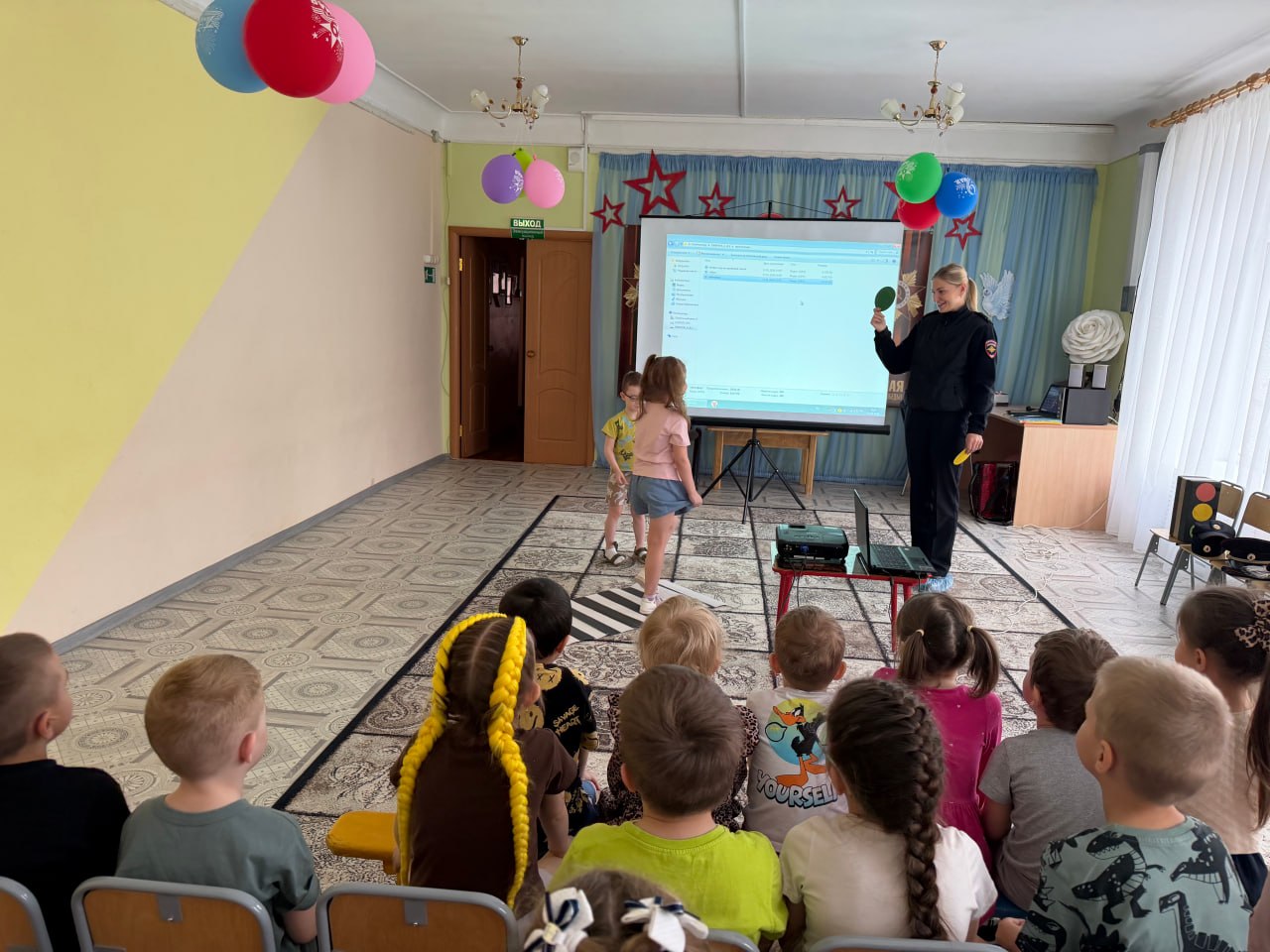 Сотрудники Госавтоинспекции Советско-Гаванского района провели увлекательное мероприятие для воспитанников детского сада № 42 Сотрудники Госавтоинспекции Советско-Гаванского района провели увлекательное мероприятие для воспитанников детского сада № 42