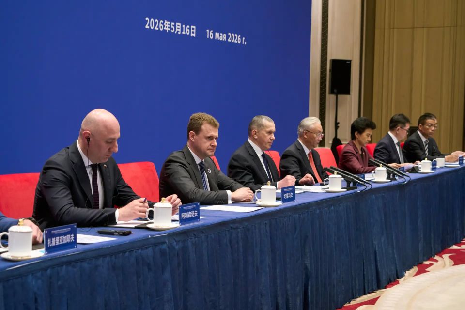 Юрий Трутнев: Правительство России открыто к диалогу и будет оказывать поддержку в реализации китайских инвестиционных проектов на Дальнем Востоке Юрий Трутнев: Правительство России открыто к диалогу и будет оказывать поддержку в реализации китайских инвестиционных проектов на Дальнем Востоке