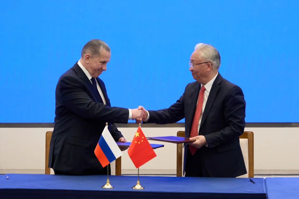 Юрий Трутнев: Правительство России открыто к диалогу и будет оказывать поддержку в реализации китайских инвестиционных проектов на Дальнем Востоке Юрий Трутнев: Правительство России открыто к диалогу и будет оказывать поддержку в реализации китайских инвестиционных проектов на Дальнем Востоке