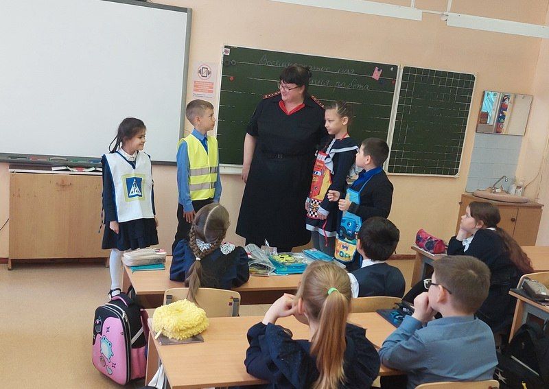 Сотрудники Госавтоинспекции города Комсомольска-на-Амуре провели профилактическое мероприятие «Световозвращатель – ваш защитник на дороге» Сотрудники Госавтоинспекции города Комсомольска-на-Амуре провели профилактическое мероприятие «Световозвращатель – ваш защитник на дороге»
