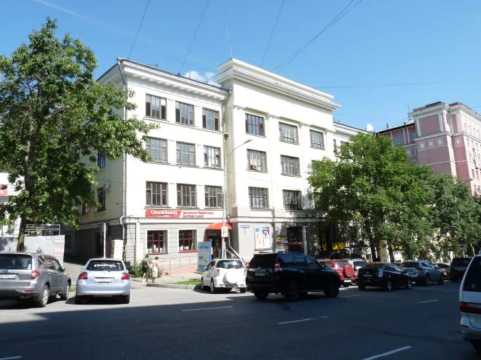 В Хабаровске выставили на торги бывшее здание Управления Наркомтяжпрома