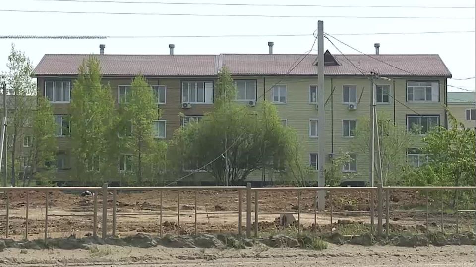 Утром 20 мая в селе Мирном, вблизи квартала «Солнечный город», в результате ДТП с участием большегруза произошло отключение электроэнергии, под которое попали несколько окрестных населённых пунктов