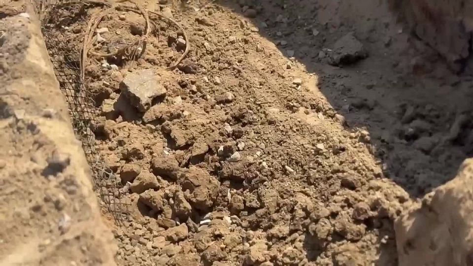 На дороге в Хабаровске провалилась старая ливневка