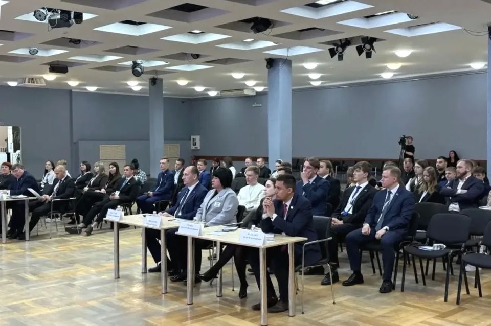 Будущее края – в руках молодежи! Будущее края – в руках молодежи!