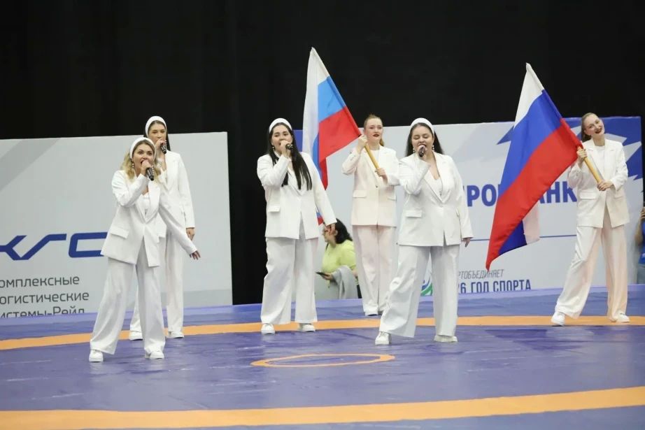 Награды всероссийского турнира по борьбе завоевали спортсмены края Награды всероссийского турнира по борьбе завоевали спортсмены края