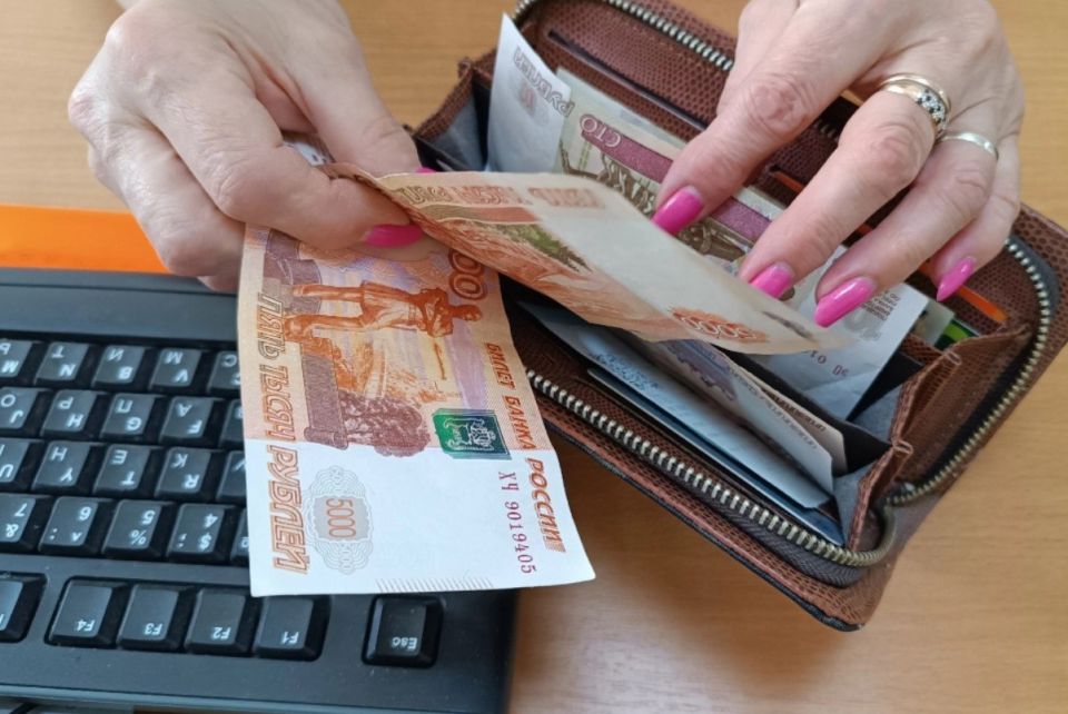 Хабаровская пенсионерка слетала во Владивосток и Москву, чтобы передать свои деньги мошенникам
