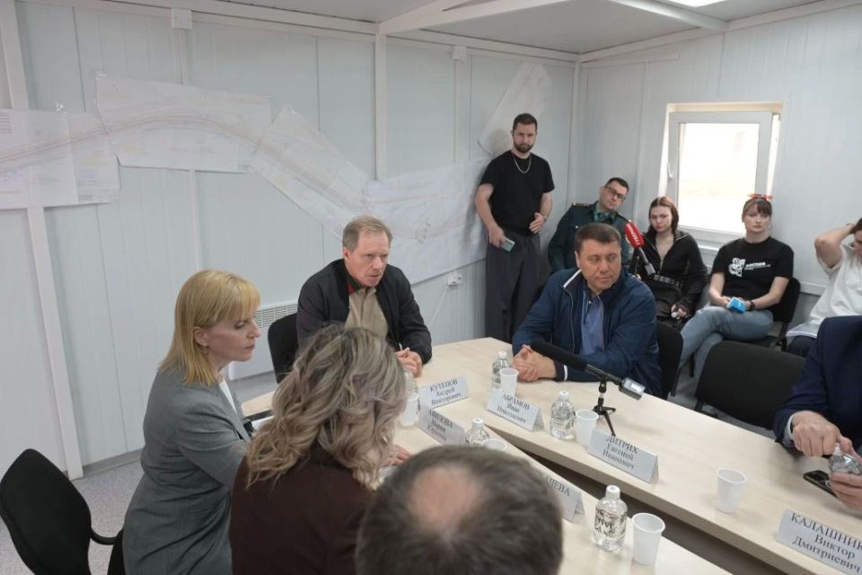 Хабаровский край не просто ставит перед собой серьезные задачи, но и умеет их выполнять.Такую оценку получил регион по итогам выездного заседания Комитета Совета Федерации по экономической политике Хабаровский край не просто ставит перед собой серьезные задачи, но и умеет их выполнять.Такую оценку получил регион по итогам выездного заседания Комитета Совета Федерации по экономической политике