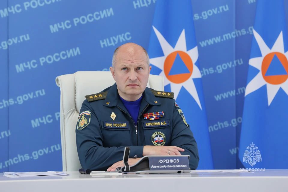 Глава МЧС России Александр Куренков провел еженедельное селекторное совещание