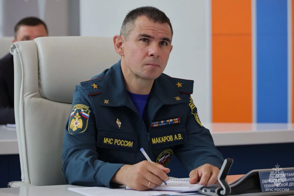 Глава МЧС России Александр Куренков провел еженедельное селекторное совещание Глава МЧС России Александр Куренков провел еженедельное селекторное совещание