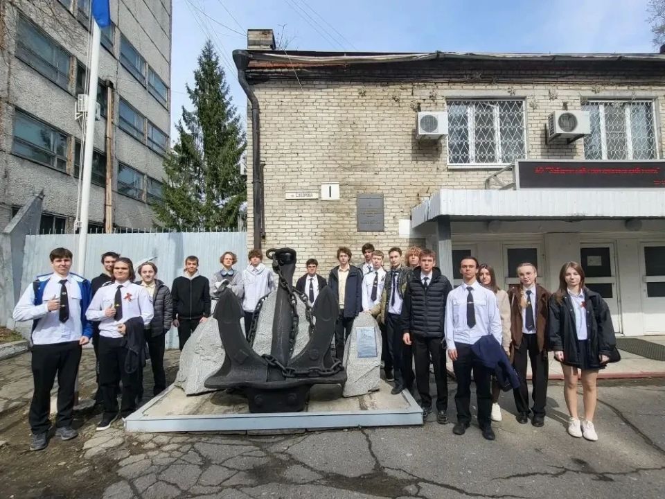 Десятиклассники Хабаровска отправились туда, где строят корабли Десятиклассники Хабаровска отправились туда, где строят корабли
