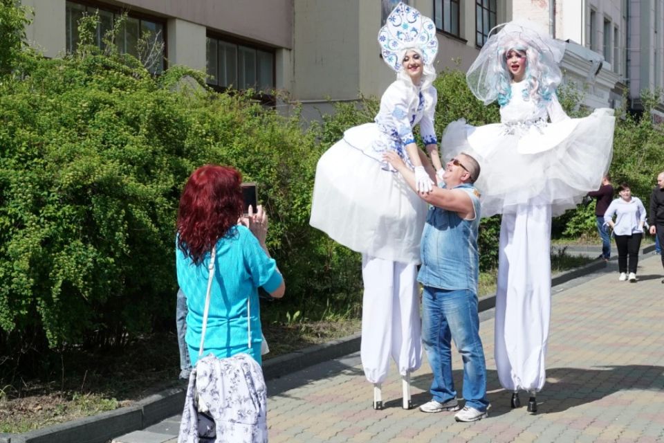 Центральные дороги перекроют в субботу на время проведения арт-фестиваля «Счастливый Хабаровск» Центральные дороги перекроют в субботу на время проведения арт-фестиваля «Счастливый Хабаровск»