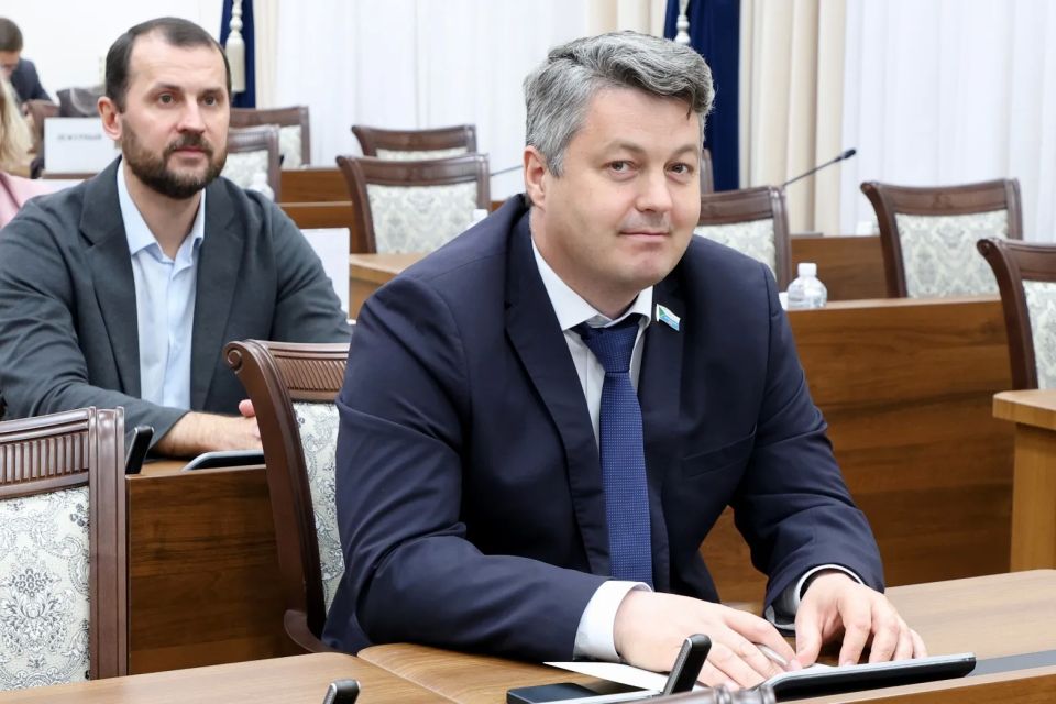 Модернизацию коммунальной инфраструктуры обсудили региональные депутаты Модернизацию коммунальной инфраструктуры обсудили региональные депутаты
