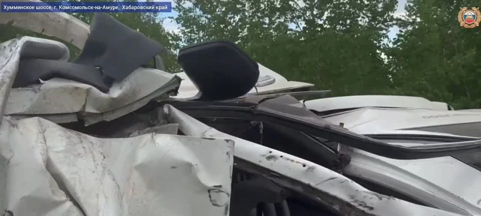 В лобовом столкновении с автобусом погиб водитель внедорожника и ранено 5 человек