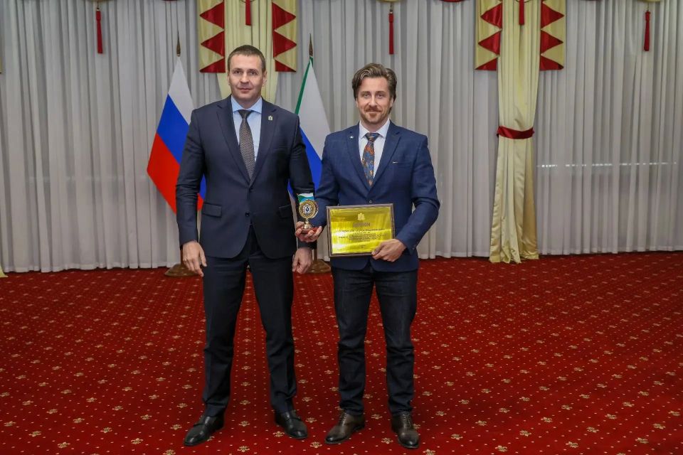 Дмитрий Демешин: На торжественном приёме в честь Дня российского предпринимательства вручил награды лучшим представителям бизнеса Хабаровского края Дмитрий Демешин: На торжественном приёме в честь Дня российского предпринимательства вручил награды лучшим представителям бизнеса Хабаровского края