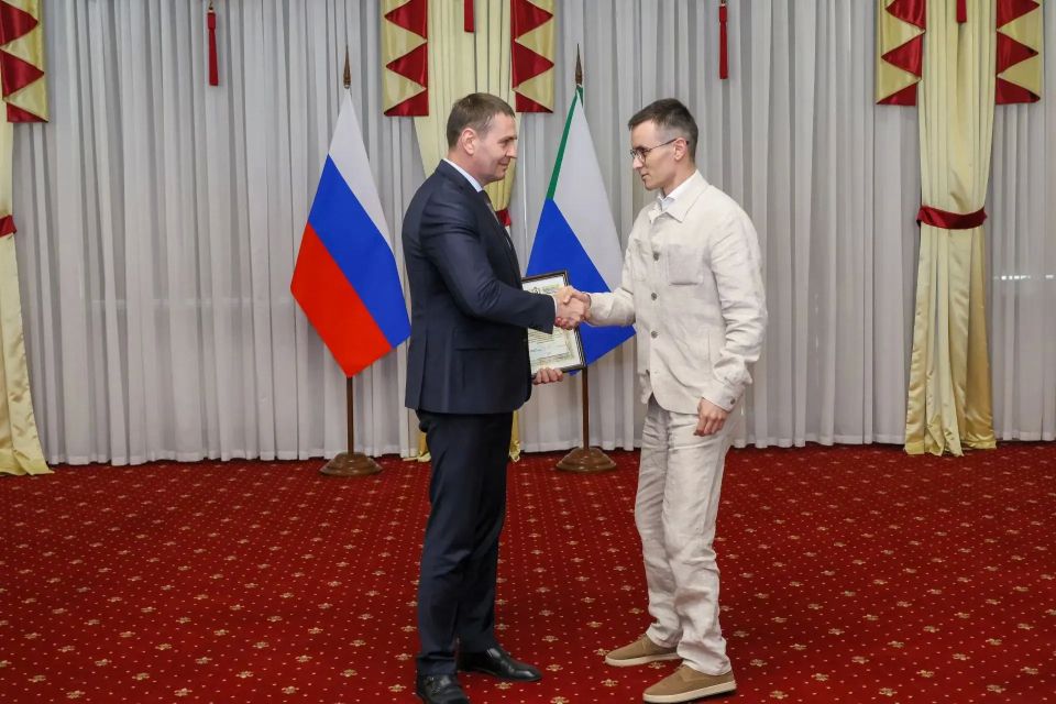 Дмитрий Демешин: На торжественном приёме в честь Дня российского предпринимательства вручил награды лучшим представителям бизнеса Хабаровского края Дмитрий Демешин: На торжественном приёме в честь Дня российского предпринимательства вручил награды лучшим представителям бизнеса Хабаровского края