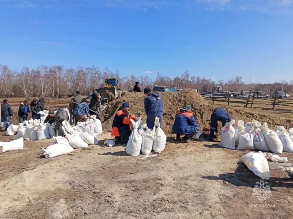 Хабаровские спасатели завершили работы в Республике Саха (Якутия) Хабаровские спасатели завершили работы в Республике Саха (Якутия)