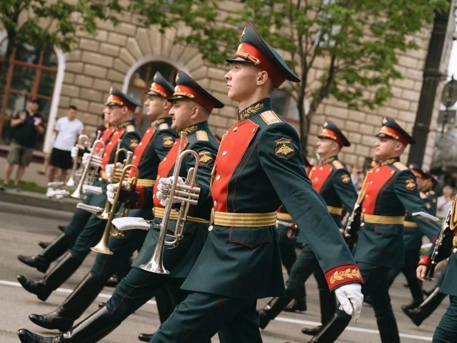 XIV Международный военно-музыкальный фестиваль "Амурские волны" стартует в Хабаровске XIV Международный военно-музыкальный фестиваль "Амурские волны" стартует в Хабаровске