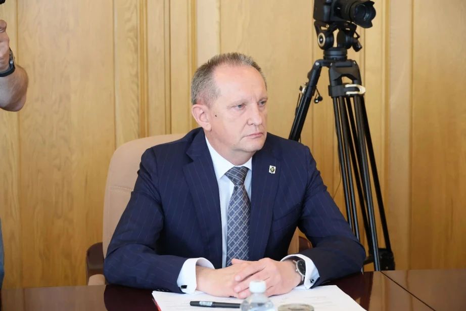 Дмитрий Демешин провел рабочую встречу с заместителем директора Федеральной службы по финансовому мониторингу Иваном Корневым Дмитрий Демешин провел рабочую встречу с заместителем директора Федеральной службы по финансовому мониторингу Иваном Корневым