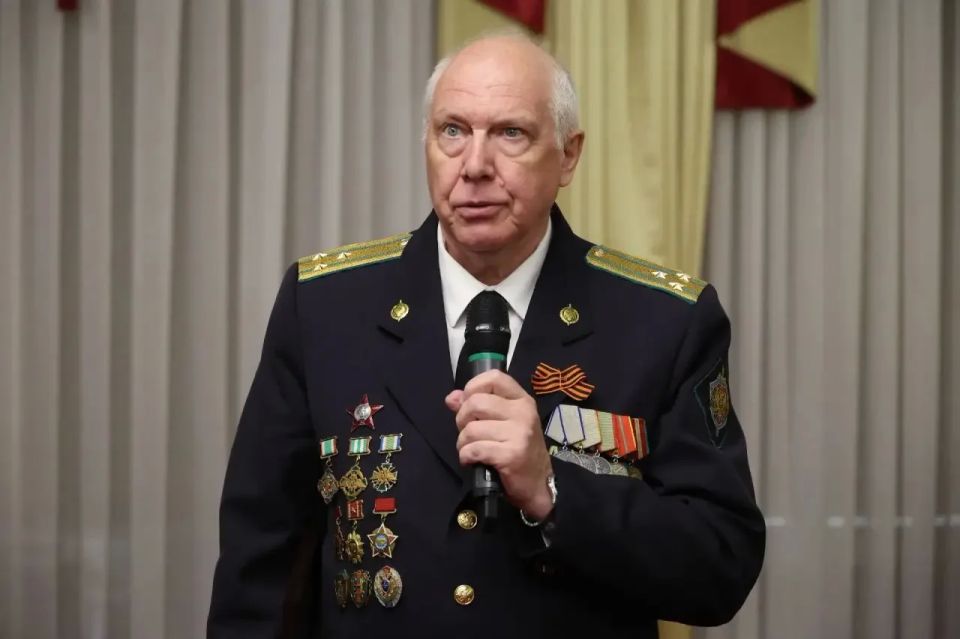Дмитрий Демешин: Провёл торжественный приём для ветеранов пограничной службы, действующих сотрудников Пограничного управления ФСБ по Хабаровскому краю и ЕАО и Хабаровского пограничного института накануне их профессионального... Дмитрий Демешин: Провёл торжественный приём для ветеранов пограничной службы, действующих сотрудников Пограничного управления ФСБ по Хабаровскому краю и ЕАО и Хабаровского пограничного института накануне их профессионального...