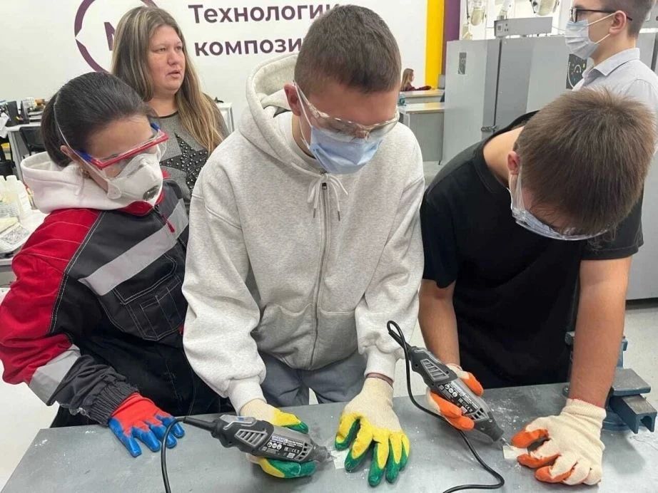 Траектория успеха: каждый второй ученик средних и старших классов в Хабаровском крае стал участником профориентационных мероприятий Траектория успеха: каждый второй ученик средних и старших классов в Хабаровском крае стал участником профориентационных мероприятий