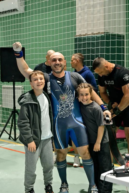 Сотрудник МЧС России из Хабаровского края стал чемпионом в международном турнире по пауэрлифтингу Сотрудник МЧС России из Хабаровского края стал чемпионом в международном турнире по пауэрлифтингу