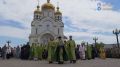 Дмитрий Демешин: В честь праздника Святой Троицы вместе с митрополитом Хабаровским и Приамурским Артемием и сотнями верующих прошли традиционным крестным ходом — от Спасо-Преображенского собора до Градо-Хабаровского собора...
