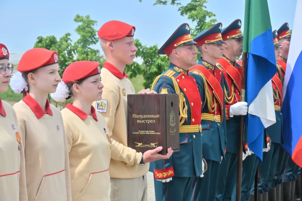 В Хабаровске возле арены «Ерофей» прозвучал полуденный выстрел в честь 168-й годовщины со дня основания г. Хабаровска В Хабаровске возле арены «Ерофей» прозвучал полуденный выстрел в честь 168-й годовщины со дня основания г. Хабаровска