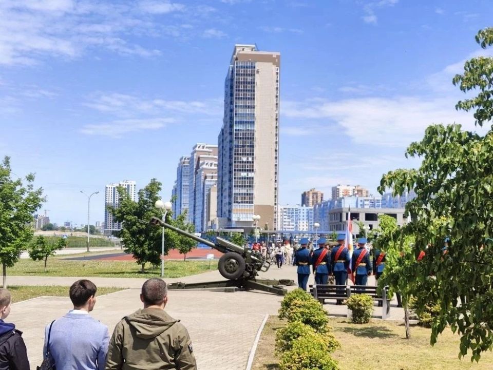 В Хабаровске возле арены «Ерофей» прозвучал полуденный выстрел в честь 168-й годовщины со дня основания г. Хабаровска В Хабаровске возле арены «Ерофей» прозвучал полуденный выстрел в честь 168-й годовщины со дня основания г. Хабаровска