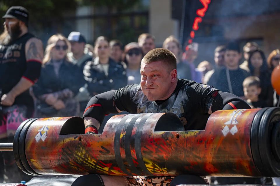Соревнования силачей прошли в Хабаровске Соревнования силачей прошли в Хабаровске