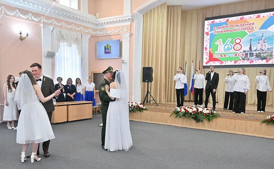 44 пары заключили брак в Хабаровске в День города
