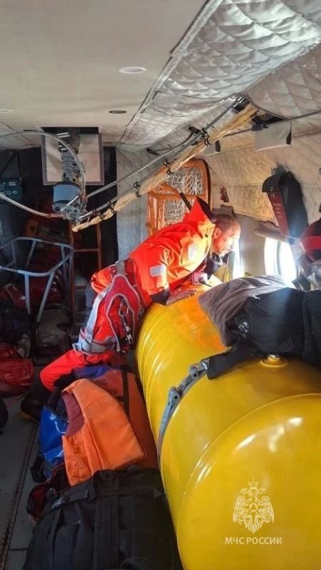 В Хабаровском крае спасатели и летчики МЧС России нашли рыбаков, пропавших в Охотском море В Хабаровском крае спасатели и летчики МЧС России нашли рыбаков, пропавших в Охотском море