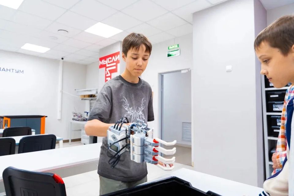 От роборуки до анализа ДНК: как прошла финальная защита в детском технопарке «Кванториум» От роборуки до анализа ДНК: как прошла финальная защита в детском технопарке «Кванториум»