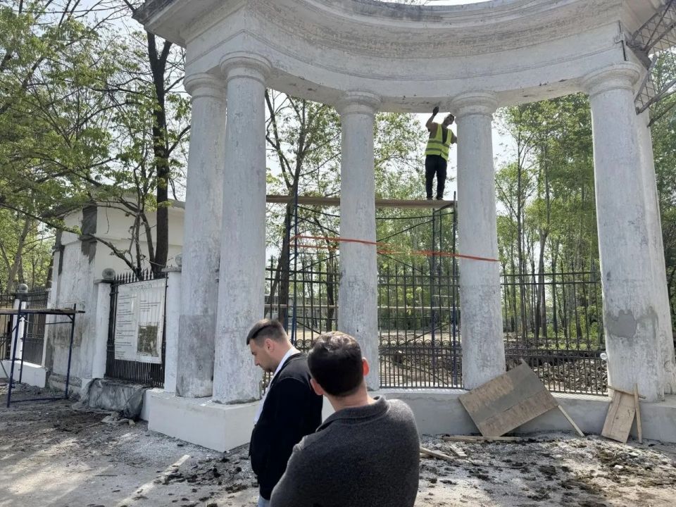 Александр Жорник: В ходе рабочей поездки в Комсомольск-на-Амуре совместно с депутатами городской Думы и руководителем управления дорожной деятельности администрации города проверили ход благоустройства общественных... Александр Жорник: В ходе рабочей поездки в Комсомольск-на-Амуре совместно с депутатами городской Думы и руководителем управления дорожной деятельности администрации города проверили ход благоустройства общественных...