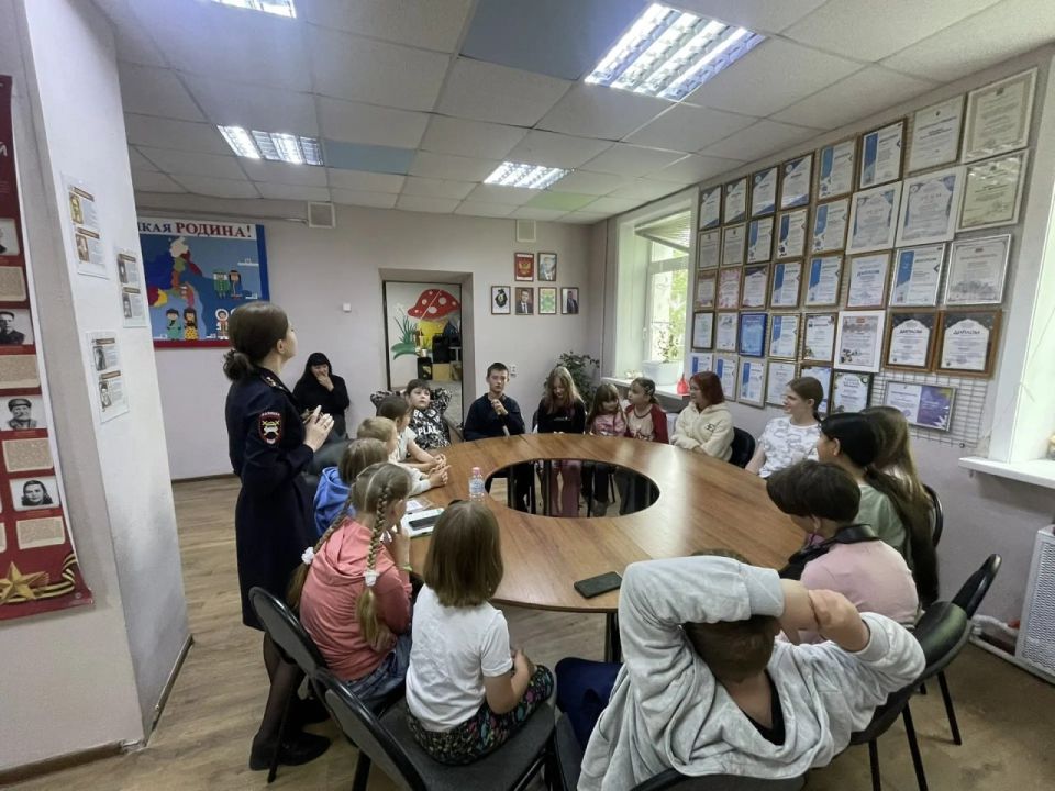 Сотрудники Госавтоинспекции района имени Лазо провели профилактическое мероприятие «Весело и полезно» Сотрудники Госавтоинспекции района имени Лазо провели профилактическое мероприятие «Весело и полезно»