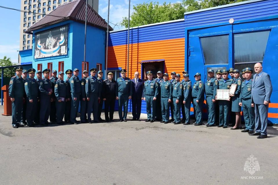 Александр Куренков во время рабочей поездки в Пензенскую область передал новую технику спасателям и наградил личный состав, проявивший отвагу и самоотверженность при исполнении служебных обязанностей Александр Куренков во время рабочей поездки в Пензенскую область передал новую технику спасателям и наградил личный состав, проявивший отвагу и самоотверженность при исполнении служебных обязанностей