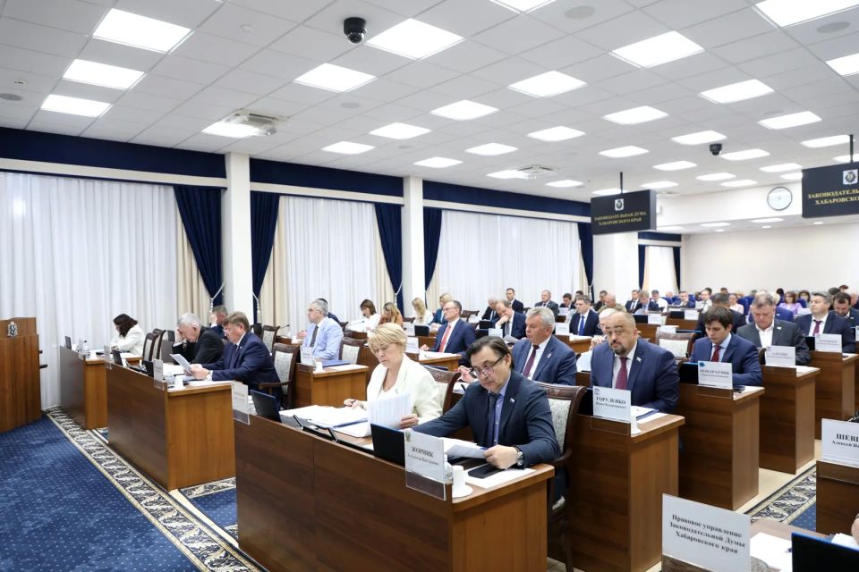 Куда пойдут миллиарды: в Хабаровском крае увеличили расходы на зарплаты бюджетникам, строительство соцобъектов и ремонт дорог Куда пойдут миллиарды: в Хабаровском крае увеличили расходы на зарплаты бюджетникам, строительство соцобъектов и ремонт дорог