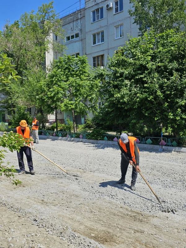 В Хабаровском крае приступили к благоустройству дворовых территорий В Хабаровском крае приступили к благоустройству дворовых территорий